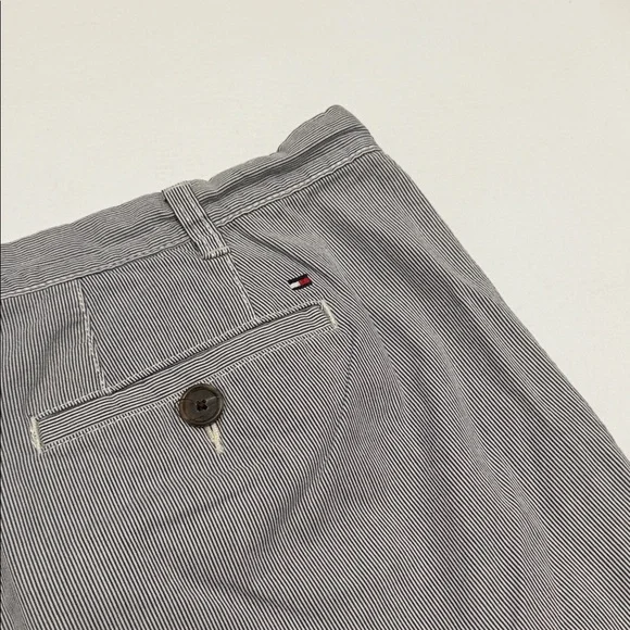 Tommy Hilfiger Light Gray Men's Flat Front‎ Shorts - Picture 4 of 7